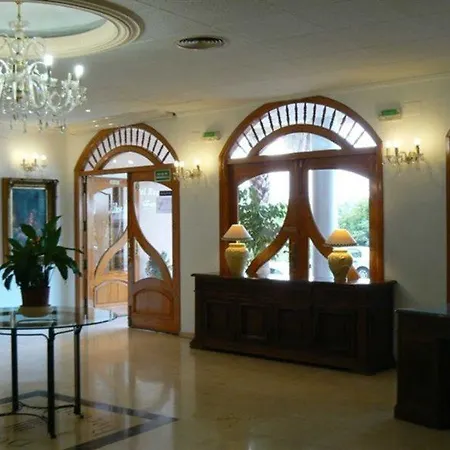 Hotel Reconquista 3*